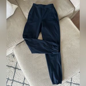 lululemon adapted jogger in navy